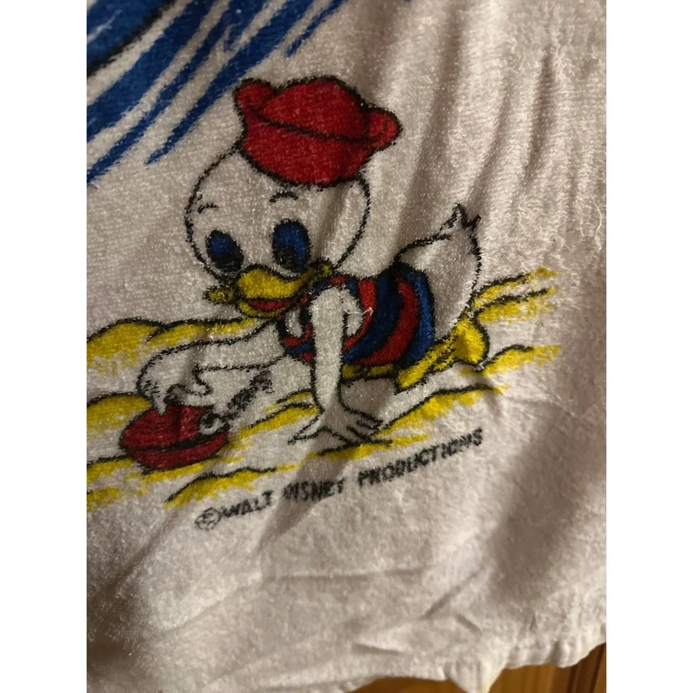 Vintage Walt Disney World Beach Towel Mickey Mouse Surfing Minnie Pluto Goofy